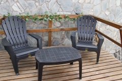 deck-mesas-y-sillas-cabanas-para-alquilar
